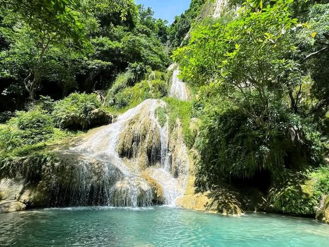 น้ำตกเอราวัณ (Erawan Waterfall)