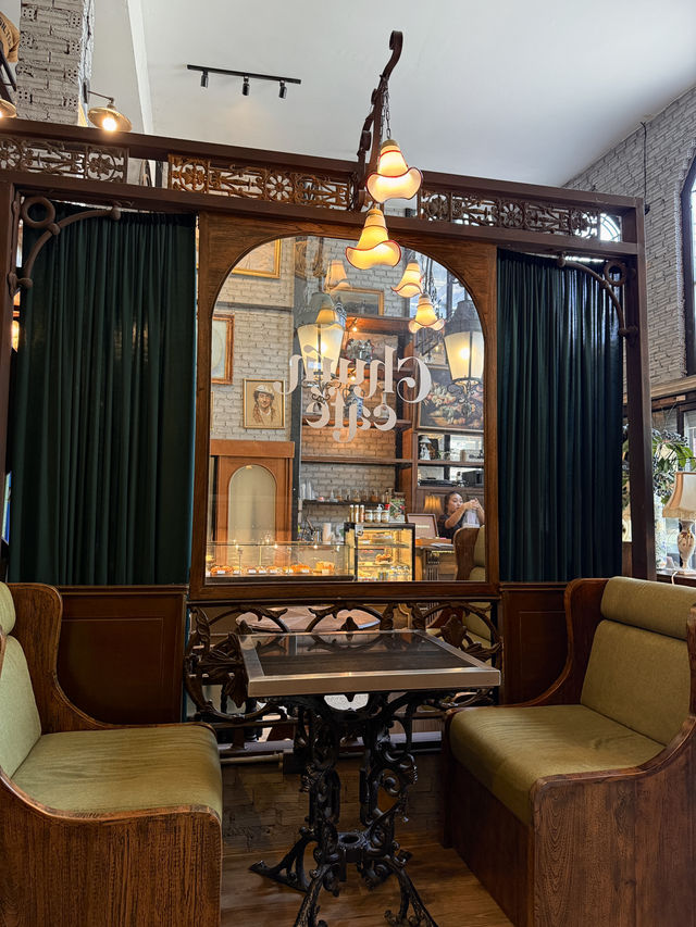 Churn Café Phitsanulok คาเฟ่สวย สไตล์ยุโรปวินเทจ🏰