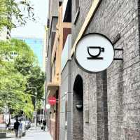 🇦🇺 歴史的建築を活かしたスタイリッシュな空間のカフェ