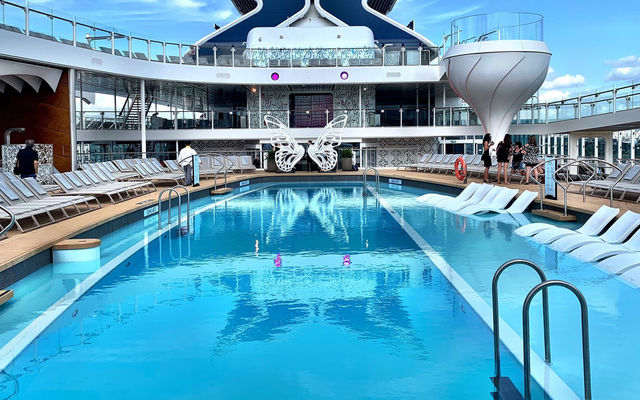 🚢 Sailing on Celebrity Edge: Rooftop Gardens, Magic Carpets & Infinite Gelato! 🍦  