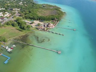 [Laguna Bacalar] The “Seven-Colored Lake” was even more impressive than the cenote.