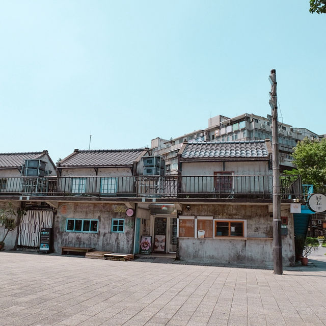 Sisinan Village หมู่บ้านทหารเก่าในเงาตึก 101