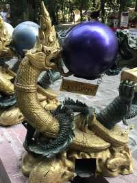 【ワット・サンプラン｜Wat Samphran】  “ドラゴンが巻きつくピンクの塔” 想像を飛び越える異世界寺院。