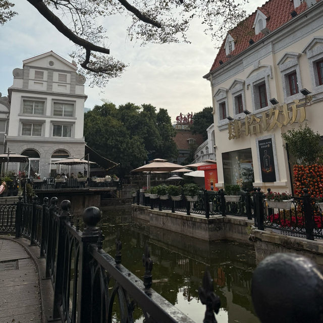 A European Christmas in Shenzhen 🇨🇳 || Melania Town