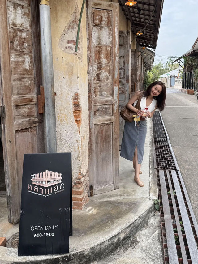 หลานเอก คอฟฟี่เฮ้าส์ คาเฟ่ย่านเมืองเก่า จ.ระยอง  หลานเอก คอฟฟี่เฮ้าส์ คาเฟ่ย่านเมืองเก่า จ.ระยอง