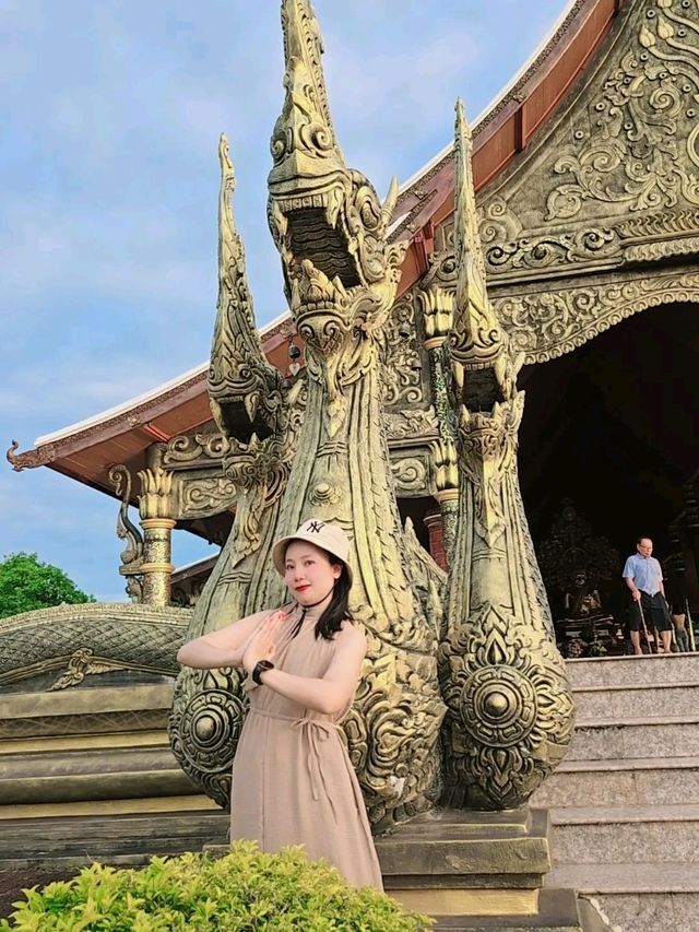 วัดสิรินธรวรารามภูพร้าว (วัดเรืองแสง) อุบลราชธานี