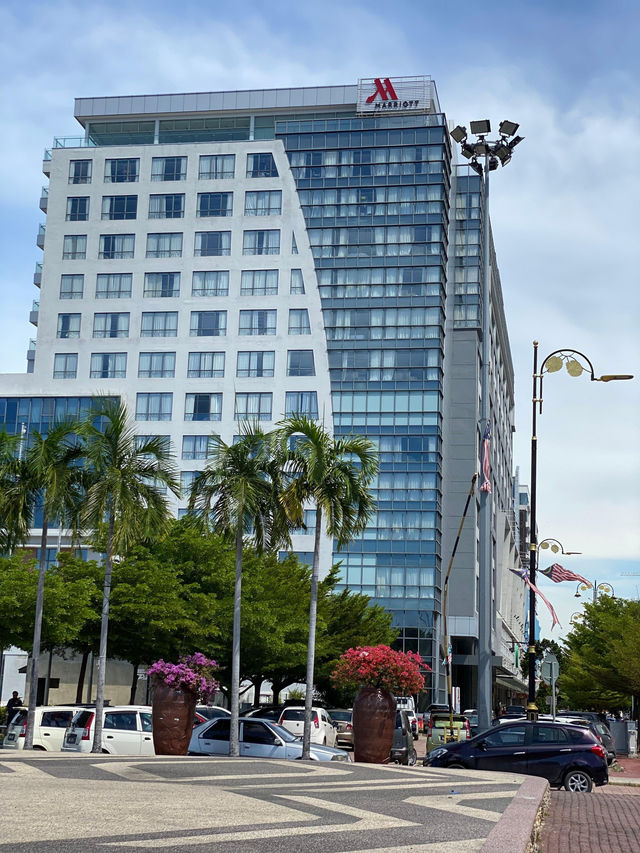 “Sunset Serenity by the Sea: The Luxury Haven of Marriott Kota Kinabalu”
