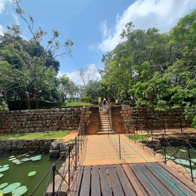 Sigiriya lion rock