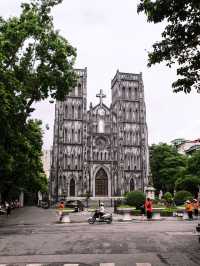 St. Joseph’s Cathedral โบสถ์เก่าแก่เมืองฮานอย