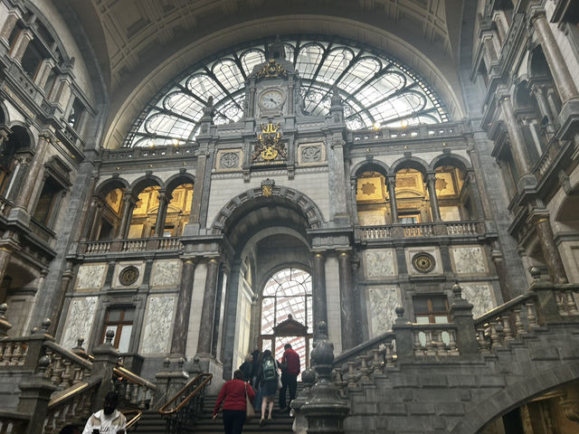 สถานีรถไฟAntwerp สวยสง่าล้ำค่าวัฒนธรรม