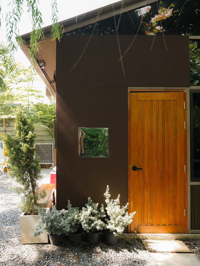 Croissants, coffee, and calm corners—