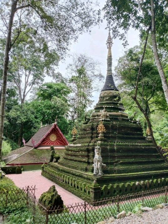 วัดผาลาดวัดสวยกลางป่าท่ามกลางธรรมชาติ เชิงดอยสุเทพ