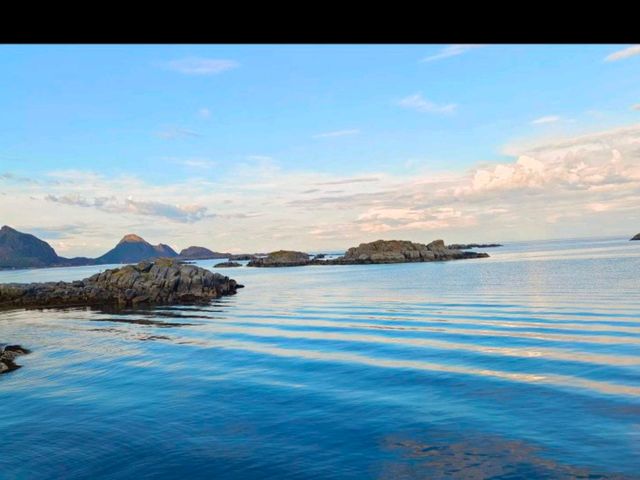 羅浮敦群島主要是以三個大島與周遭小島形成。