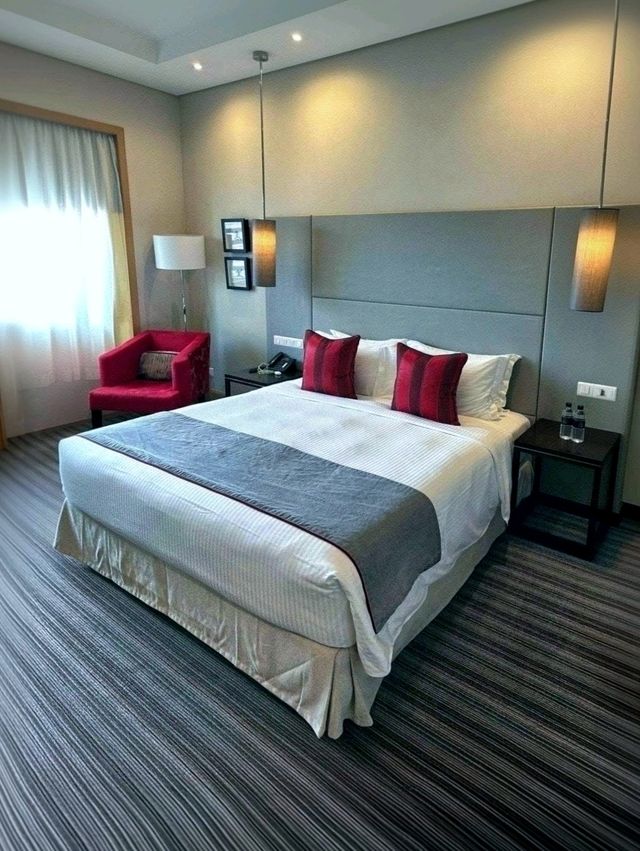 A Wonderful Vacation with Friends at Carlton Hotel Singapore - Stylish Comfort & Perfect Location. 