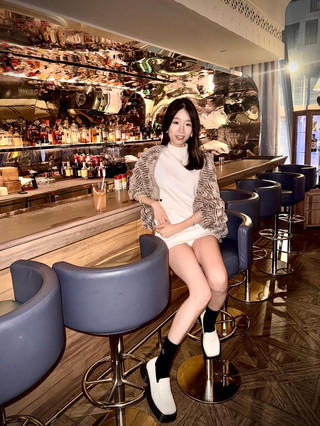I have the drinks, do you have the stories? Let's have a slightly tipsy evening, cheersss