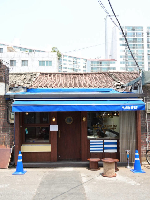 🎨🐶문래동 요트 안 짙은 우드톤 카페 바 마리니에르