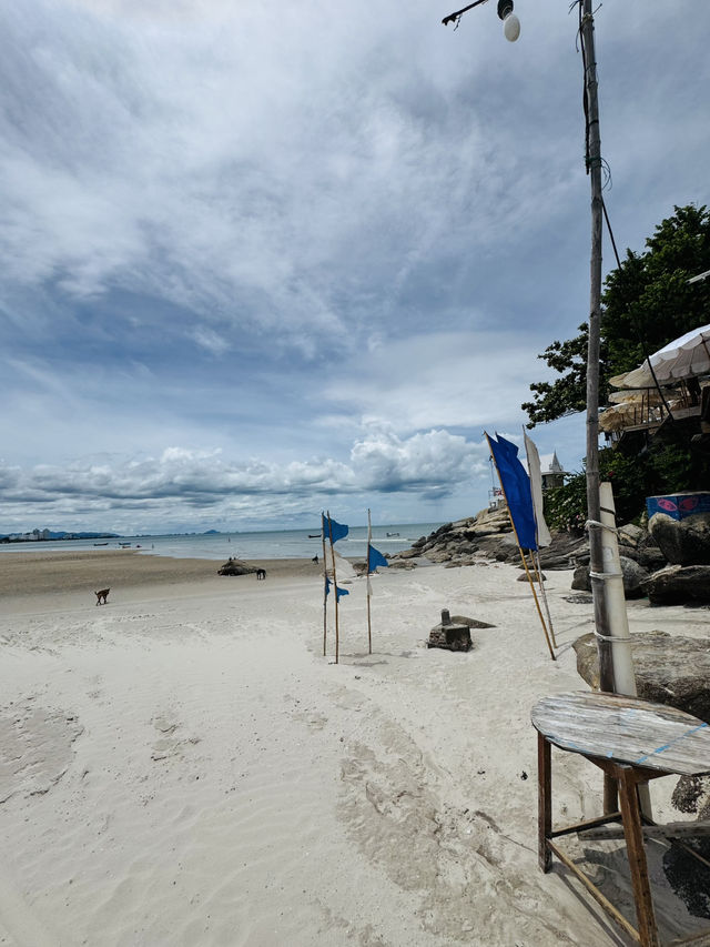 ชิลล์ ชายหาดเขาตะเกียบ หัวหิน