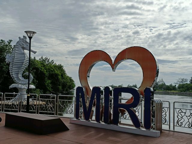 Pullman Riverfront Hotel. 