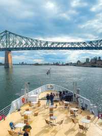 🚢【水上から街を眺める贅沢！サン・ローレンス川クルーズで優雅なひととき】