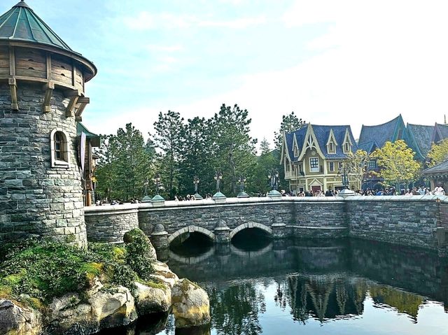 The Wonderful Frozen Kingdom in Tokyo Disney Sea