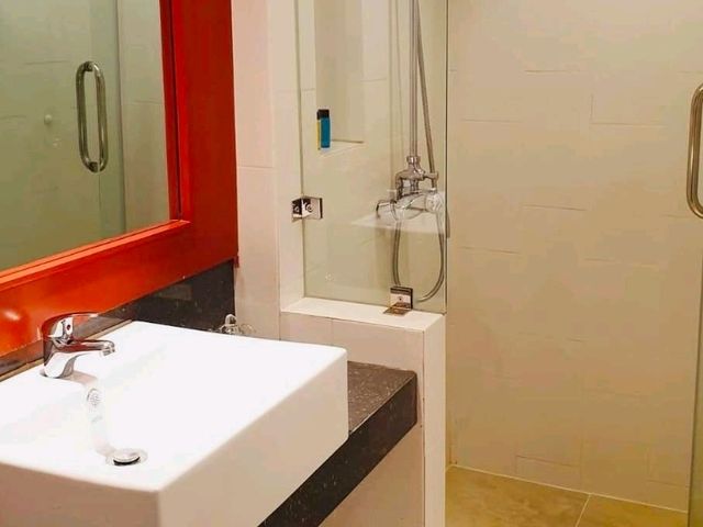 チェンマイの中心で快適ステイ – Mövenpick Suriwongse Hotel