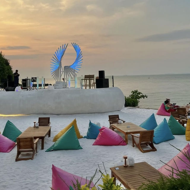 Good Old Sea – คาเฟ่สุดชิลล์ริมชายหาด ณ นาจอมเทียน