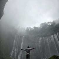 泗水双火山加瀑布