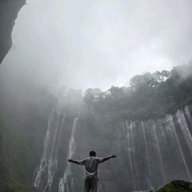 泗水双火山加瀑布