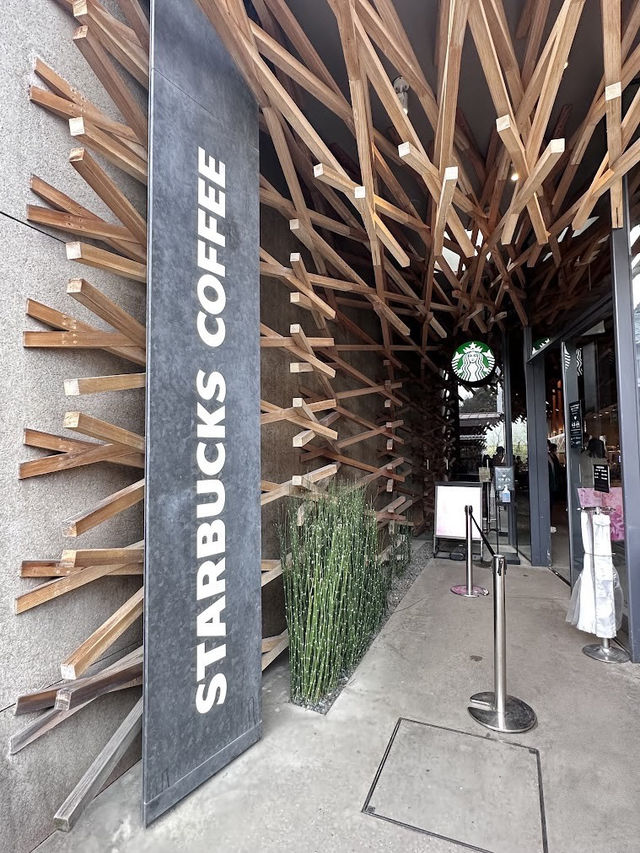 ร้านกาแฟสตาร์บัคที่ Dazaifu ที่สวยติดอันดับ