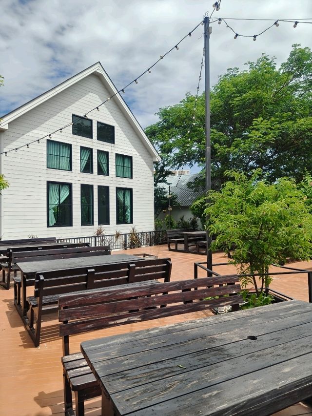 ร้านอาหารและคาเฟ่บรรยากาศดีใกล้ทางด่วนศรีสมาน