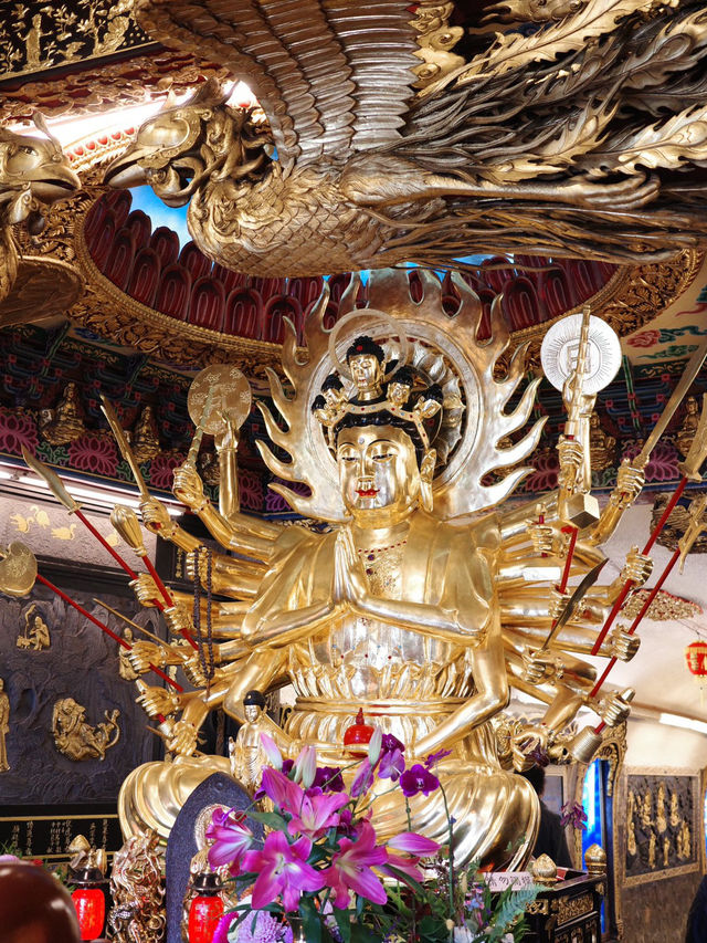 วัดกวนตู้ (Guandu Temple) วัดเก่าแก่ริมแม่น้ำ