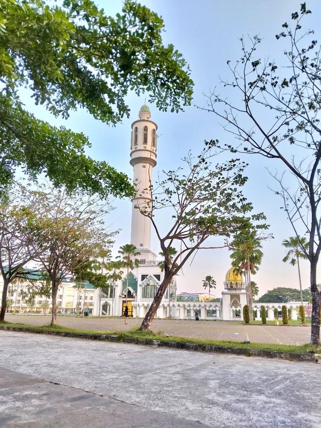 Pontianak's Spiritual Splendor & Seafood Delights