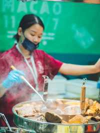 一連10天「2025澳門國際美食之都嘉年華」  國際美食大道有超過100個展位雲集環球美食，進入嘉年華可以食盡世界各地美食。  仲會連續10天帶來，來自世界各地29個“創意城市美食之都”的名廚進行超過