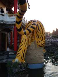 【龍虎塔／Dragon and Tiger Pagodas｜台湾“龍の口から入って、虎の口から出る⁉️ 開運スポット”】