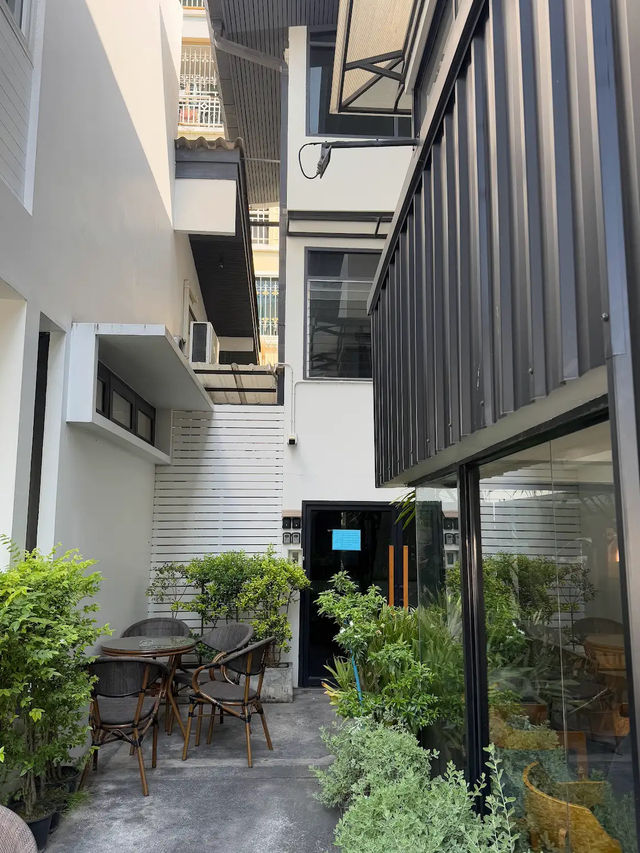 Hidden Peace in the City’s Pulse, Discover Udee