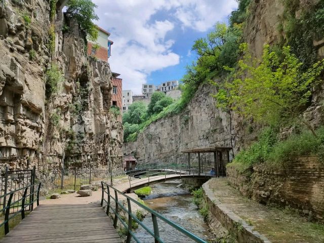 Sulfur Bath Time in Tbilisi