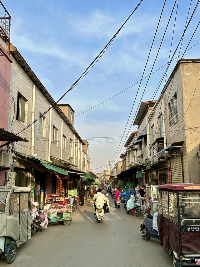 Spires Among Side Streets – A Cathedral Tucked into Kaifeng’s Everyday Life
