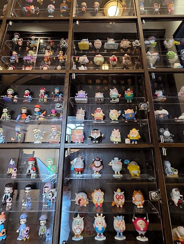 The hall of Secret Edition Pop Mart toys