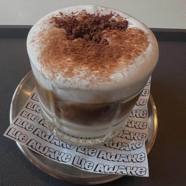 Lie Awake Cafe – คาเฟ่เล็ก ๆ 
