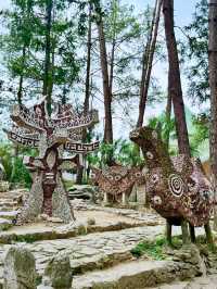 Statues at Yelang Valley