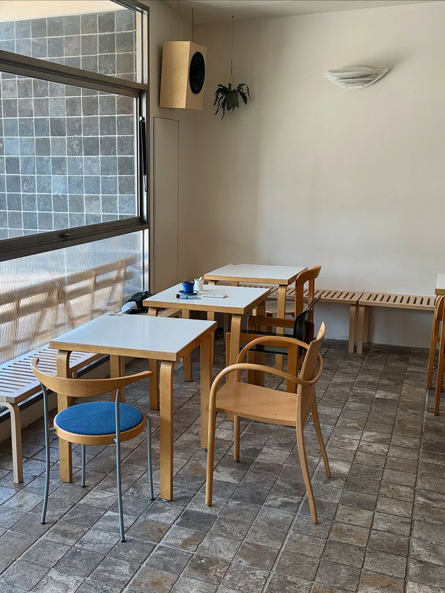 Cafe Loner