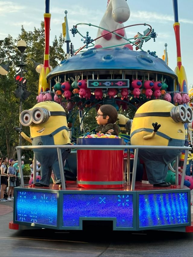 “Parade of Wonders: Where Minions, Dragons & Heroes Come to Life!