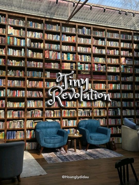 Tiny Café (Tiny Revolution) is a spacious
