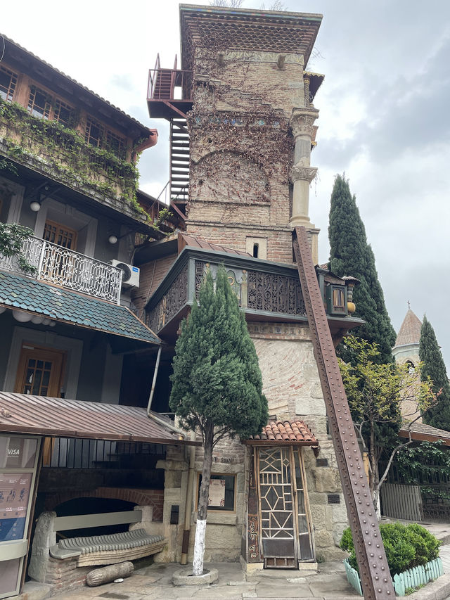 เดินเล่นยามเช้าในทบิลิซี The clock tower 