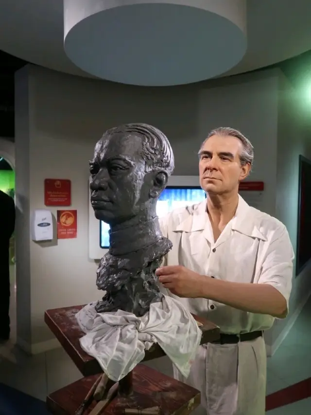 พิพิธภัณฑ์หุ่นขี้ผึ้งมาดามทุสโซ กรุงเทพฯ