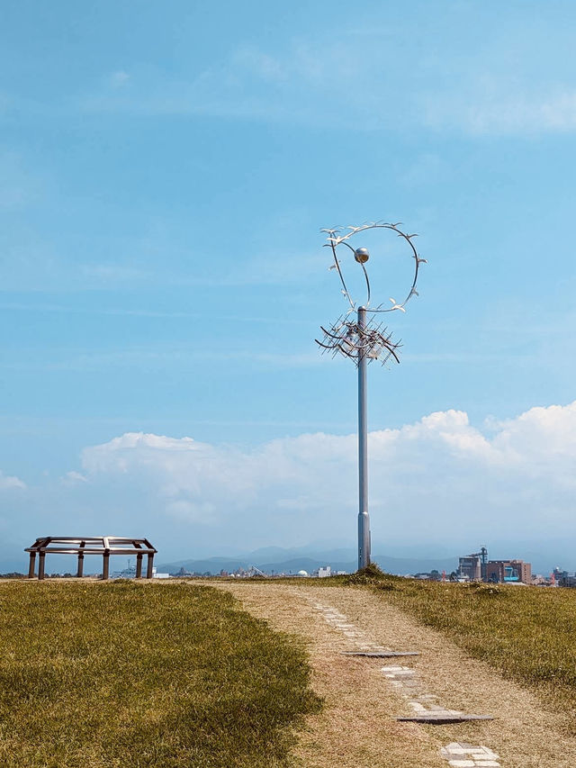 A peaceful waterfront space that offers breathtaking views of Mutsu Bay and passing cruise ships