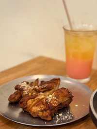 【上環木系慢活cafe🪵初嚐北非香辣蕃茄焗蛋】  
