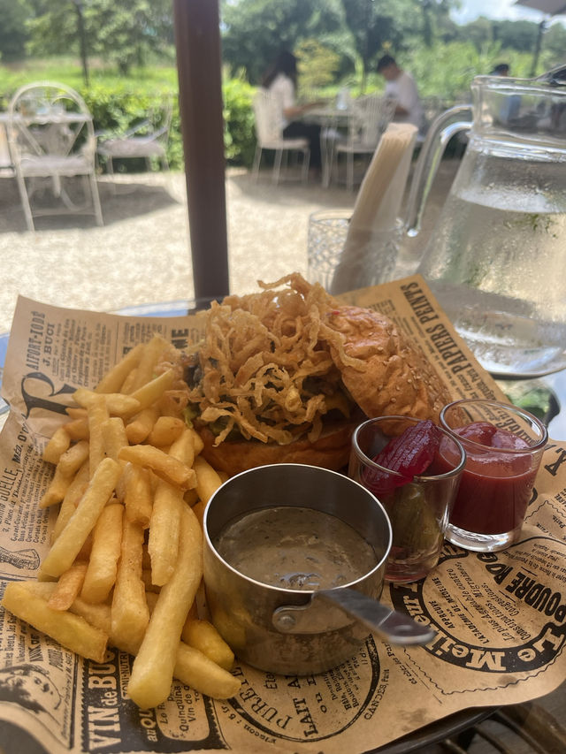 【チェンライ】そこは緑のオアシス✨ Chivit Thamma Da Cafe