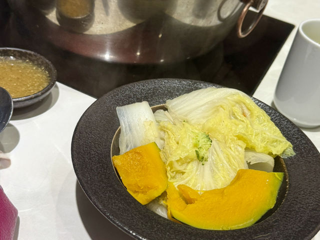 高雄漢來飯店10樓（精緻火鍋）食材實料.值得推薦大家