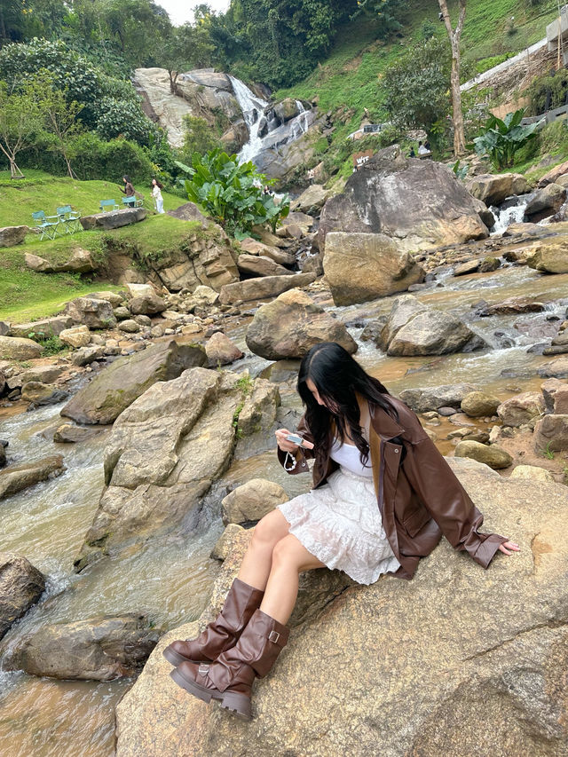 🍃คาเฟ่สไตล์แคมป์มีน้ำตกอลังมาก🤩